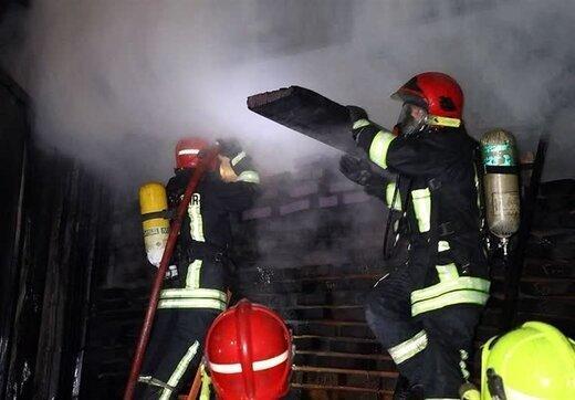 سخنگوی آتش نشانی: 10 نفر از آتش سوزی خیابان بهار نجات پیدا کردند